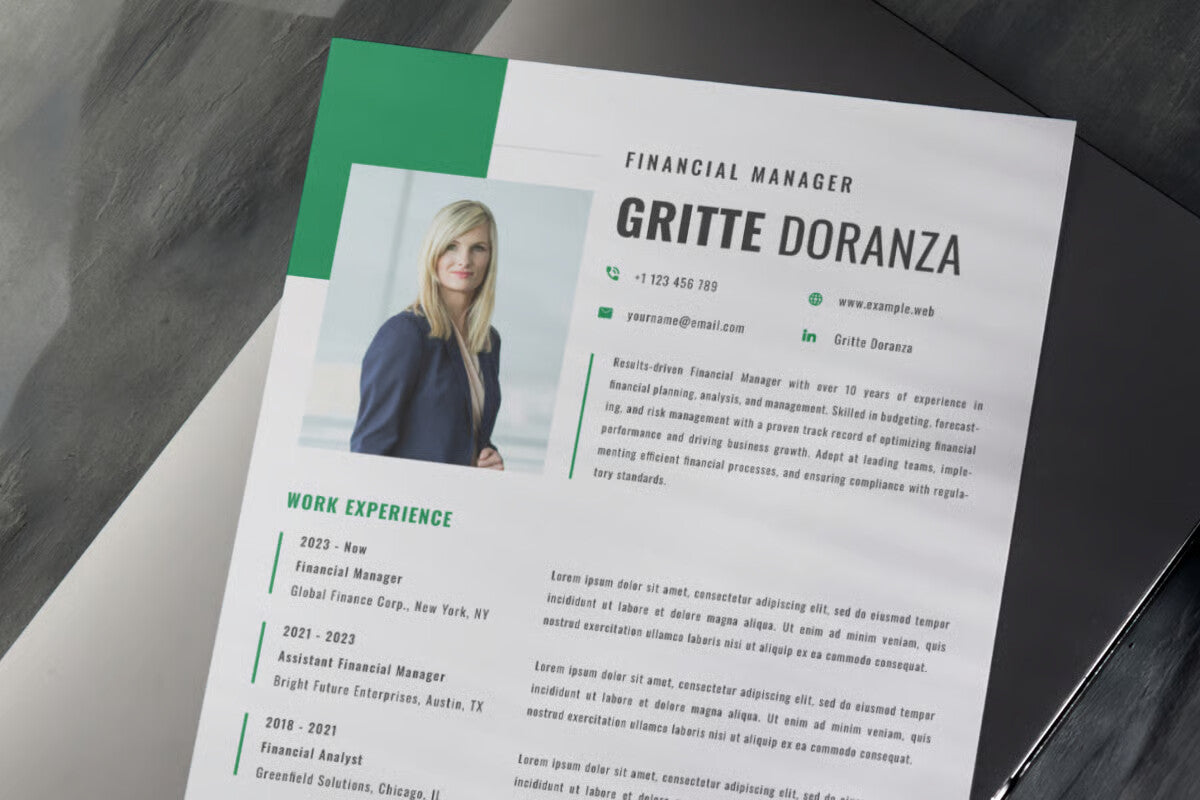 CV Resume Financial Manager V4