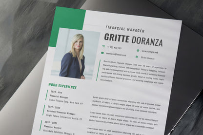 CV Resume Financial Manager V4